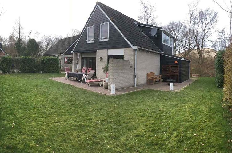 Vrijstaande 5-pers. vakantiewoning met grote tuin in