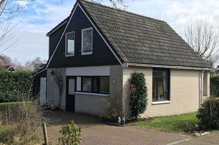 Vrijstaande 5-pers. vakantiewoning met grote tuin in