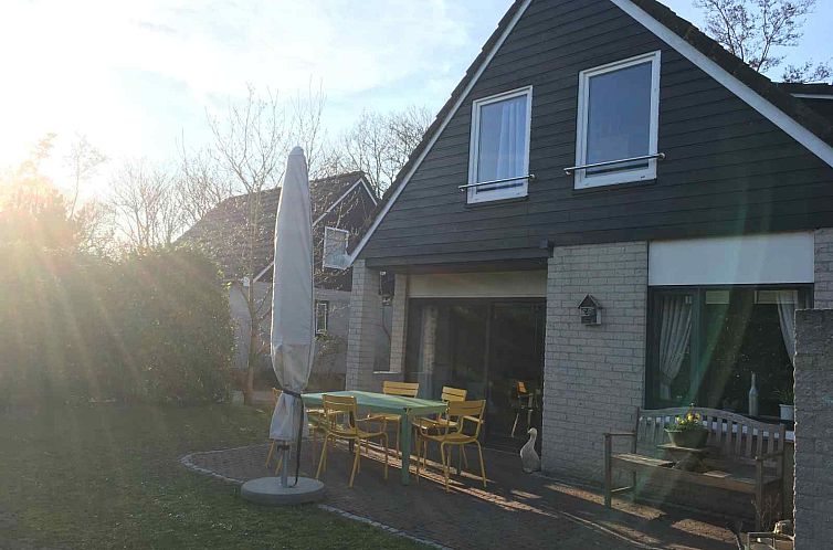 Vrijstaande 5-pers. vakantiewoning met grote tuin in