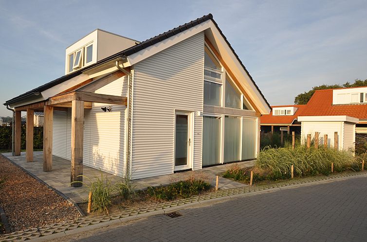 Vakantiehuis Zonnedorp 28, "Het Witte Strandhuis"