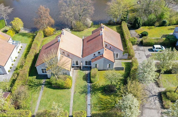 Geschakelde woning in Zeeland, Nederland