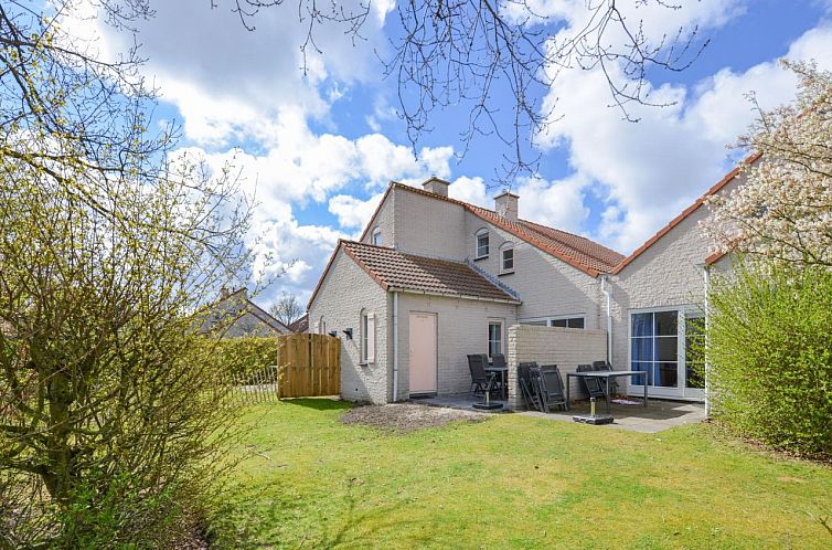 Geschakelde woning in Zeeland, Nederland