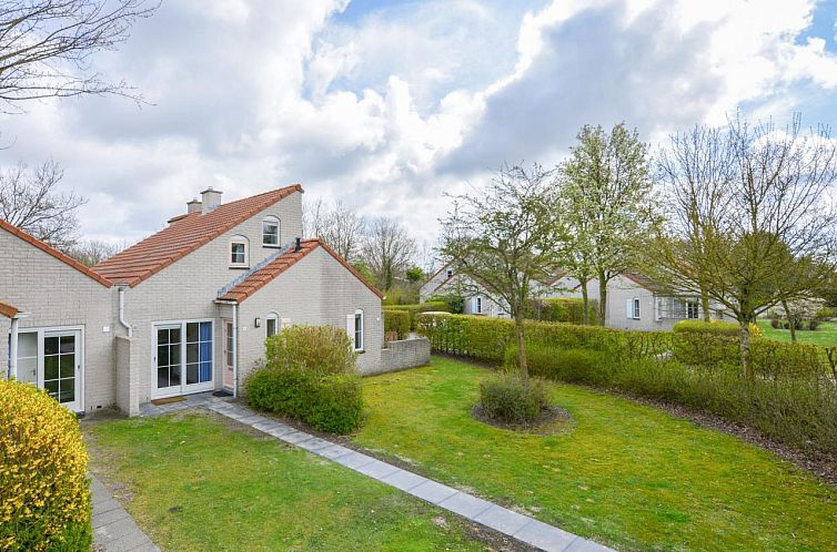 Geschakelde woning in Zeeland, Nederland