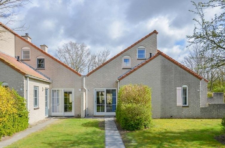 Geschakelde woning in Zeeland, Nederland