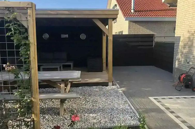 Luxe 6 persoons vakantiehuis in Stavenisse op 100 meter van