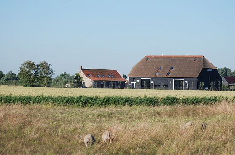 Hoeve Plantlust : Barn left