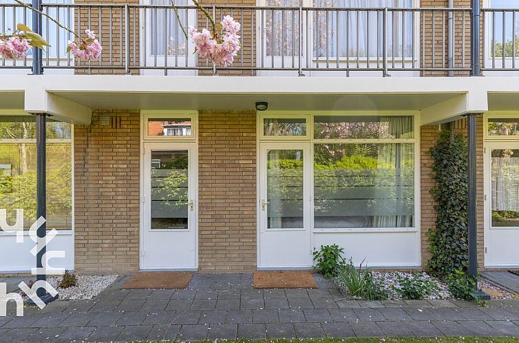 Mooi 4-persoons appartement vlakbij zee achter de duinen aan