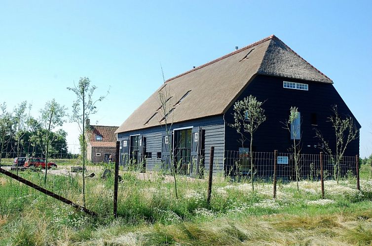 Hoeve Plantlust (Barn right)