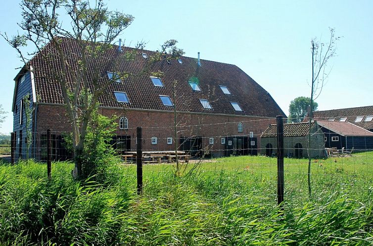 Hoeve Plantlust (Barn right)