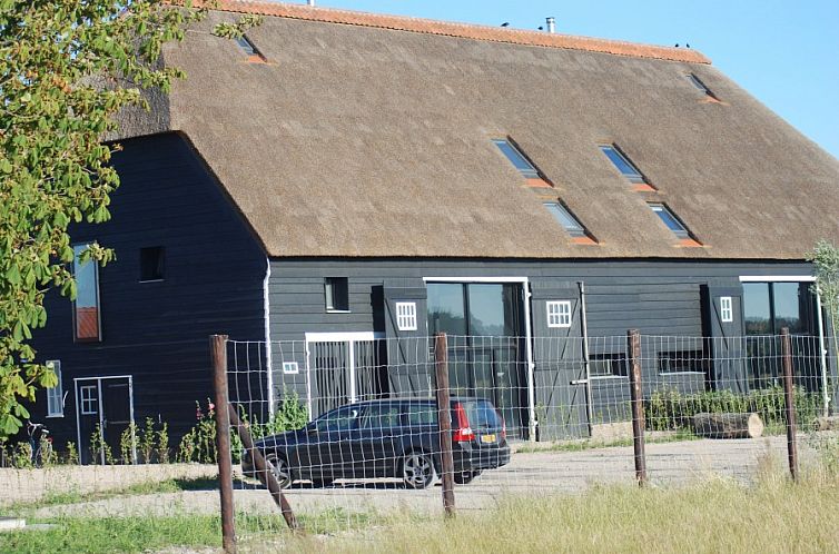 Hoeve Plantlust (Barn right)