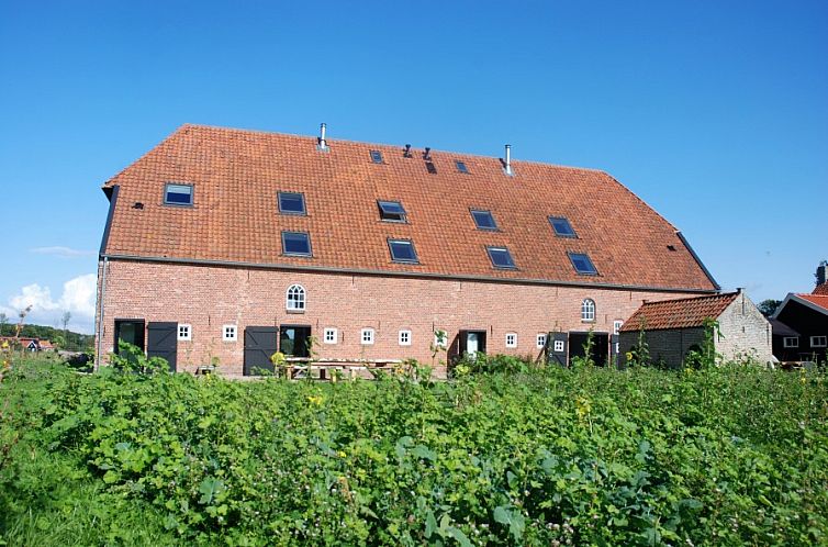 Hoeve Plantlust (Barn right)