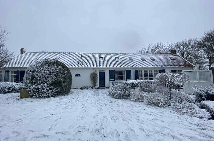 Sfeervolle 8-persoons vakantieboerderij dichtbij de zee en