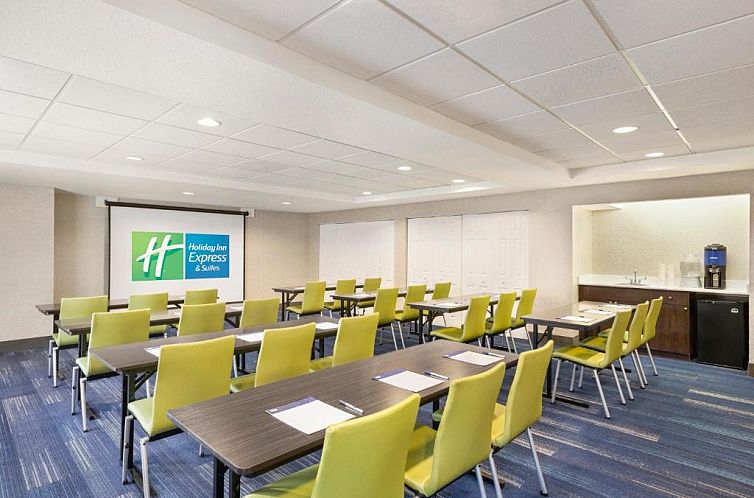 Holiday Inn Express & Suites Sarasota East, an IHG Hotel