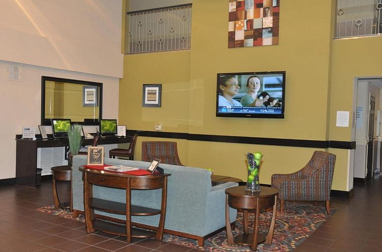 Holiday Inn Express & Suites Sarasota East, an IHG Hotel