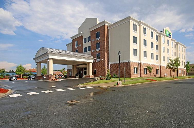 Holiday Inn Express & Suites Charlotte North, an IHG Hotel