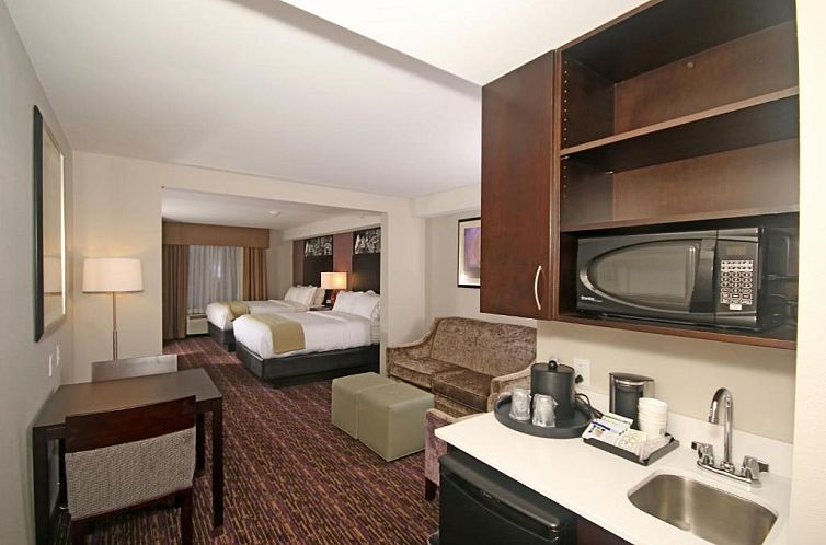 Holiday Inn Express & Suites Charlotte North, an IHG Hotel