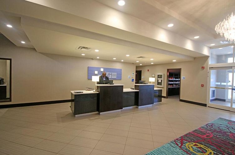 Holiday Inn Express & Suites Charlotte North, an IHG Hotel