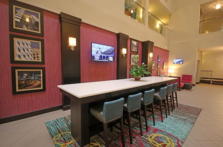 Holiday Inn Express & Suites Charlotte North, an IHG Hotel