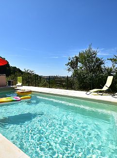 Holiday property Apt 6 pers piscine, Cuzy, Burgundy, France