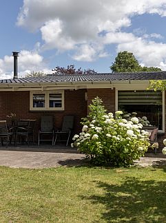 Ferienhaus Ruim gelegen 4-persoons chalet aan het water, nabij de, Lemmer, IJsselmeer, 