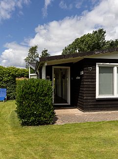 Ferienhaus Ruim gelegen 4-persoons chalet aan het water, nabij de, Lemmer, IJsselmeer, 