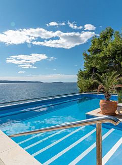 Apartment Appartement Villa Nikaroni, Trogir/Okrug Gornji, Dalmatia, Croatia