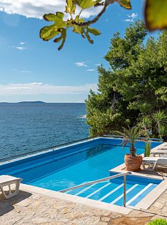 Apartment Appartement Villa Pinia, Trogir/Okrug Gornji, Dalmatia, Croatia