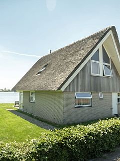 Bungalow Waterpark Terherne | 8-persoons waterwoning - Opvaart | 8C1, Terherne, Sneekermeer, 