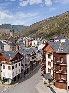 Apartment Appartement Mainera, Sort, Catalonia / Pyrenees, Spain