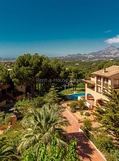 Holiday property Ref:104) Stijlvolle Engelse villa met zwembad van 11 x 5,50 , Altea La Vieja, Costa Blanca, Spain