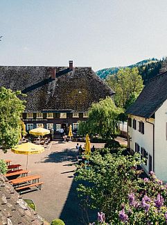 Appartement hotel rainhof scheune & naturpark restaurant (Kirchzarten), Kirchzarten, Forêt Noire, Allemagne