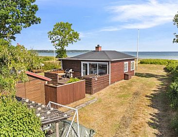 Vakantiehuis &quot;Mirkka&quot; - 50m from the sea