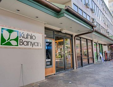 Kuhio Banyan Hotel (with Kitchenettes)