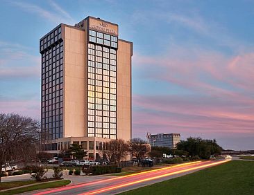 Crowne Plaza Dallas Market Center, an IHG Hotel