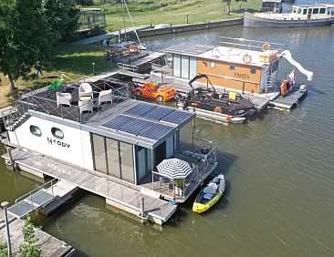 Knusse 4 persoons House boat met uitzicht over het water in