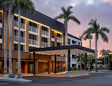 Courtyard by Marriott - Naples