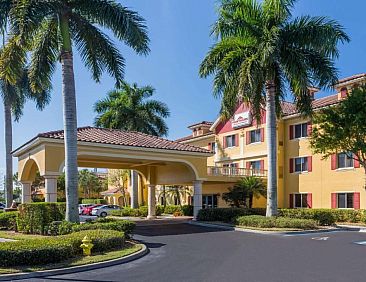 Hawthorn Suites by Wyndham Naples