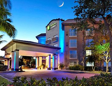 Holiday Inn Express Naples Downtown 5th Avenue, an IHG Hotel