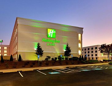 Holiday Inn &amp; Suites Atlanta Airport North, an IHG Hotel