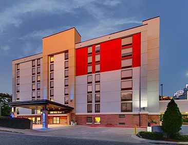 Holiday Inn Express &amp; Suites Atlanta Perimeter Mall Hotel, a