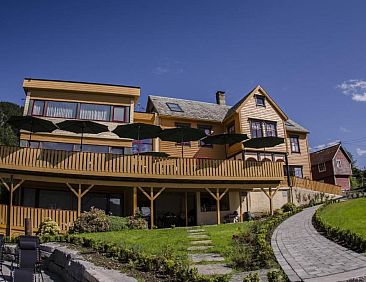 Lavik Fjord Hotel &amp; Apartments