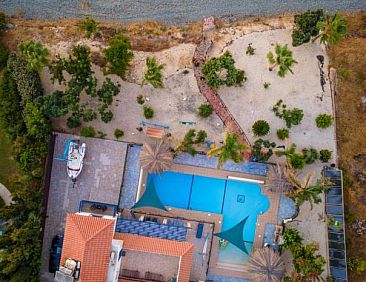 Astrofegia Beachfront Villa