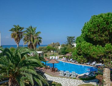 Alkyoni Beach Hotel