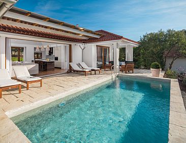 Vakantiehuis Luxury Beachside Villa Porto Bus