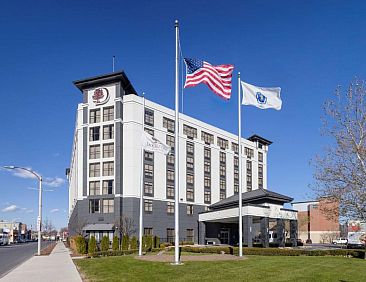 DoubleTree by Hilton Boston Logan Airport Chelsea