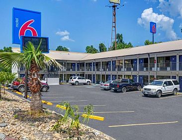 Motel 6-Dalton, GA