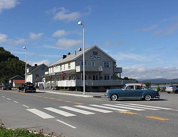 Ulvsvåg Gjestgiveri og Fjordcamping AS