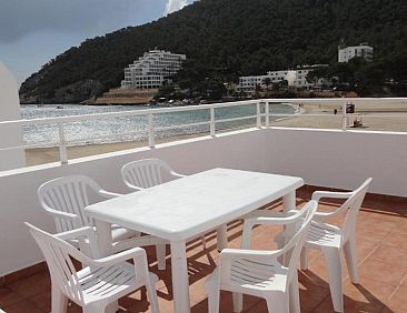 Apartamentos Cala Llonga