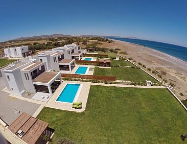 Antonoglou Beach Villas - Waterfront Luxury Retreat