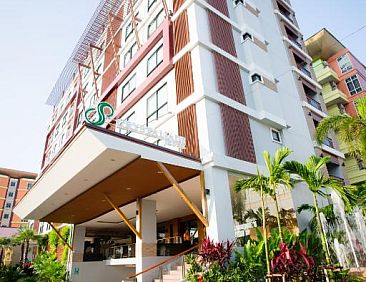 Crystal Jade Hotel